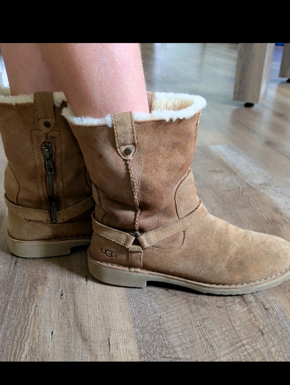 UGG Chestnut Sheepskin Lined Boot - Cream Interior